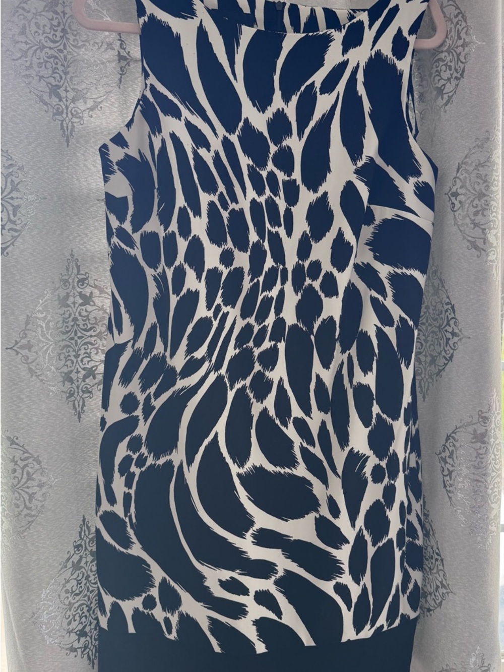 Sleeveless black and White Abstract Print Dress